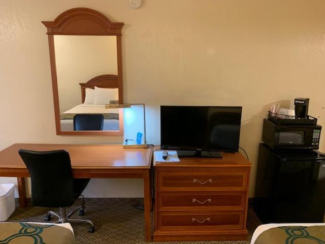 Days Inn By Wyndham Asheville West Candler Bagian luar foto