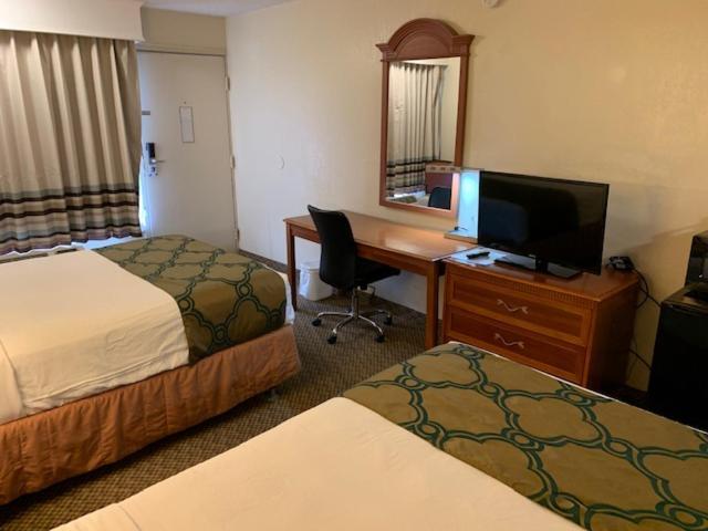 Days Inn By Wyndham Asheville West Candler Bagian luar foto
