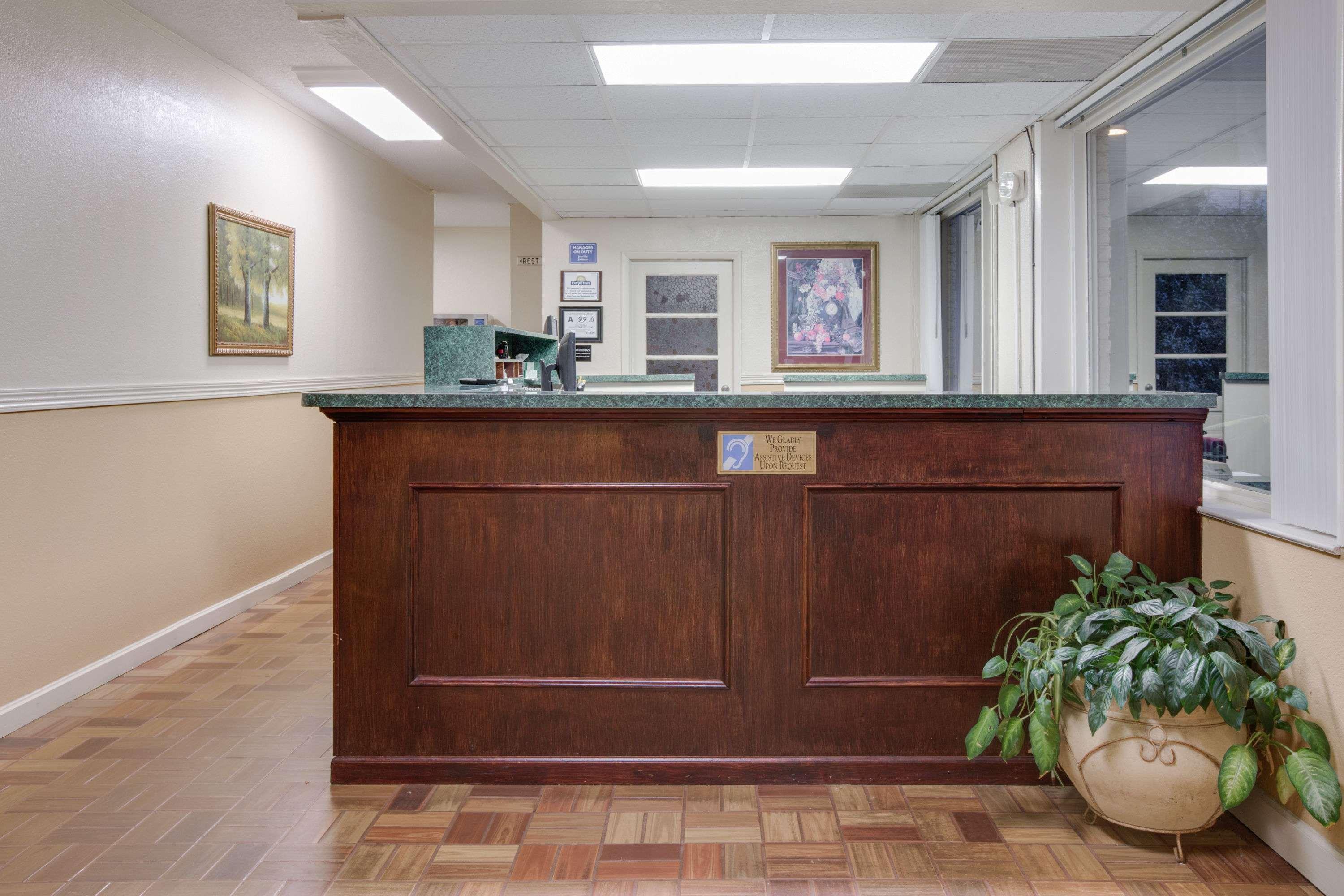 Days Inn By Wyndham Asheville West Candler Bagian luar foto